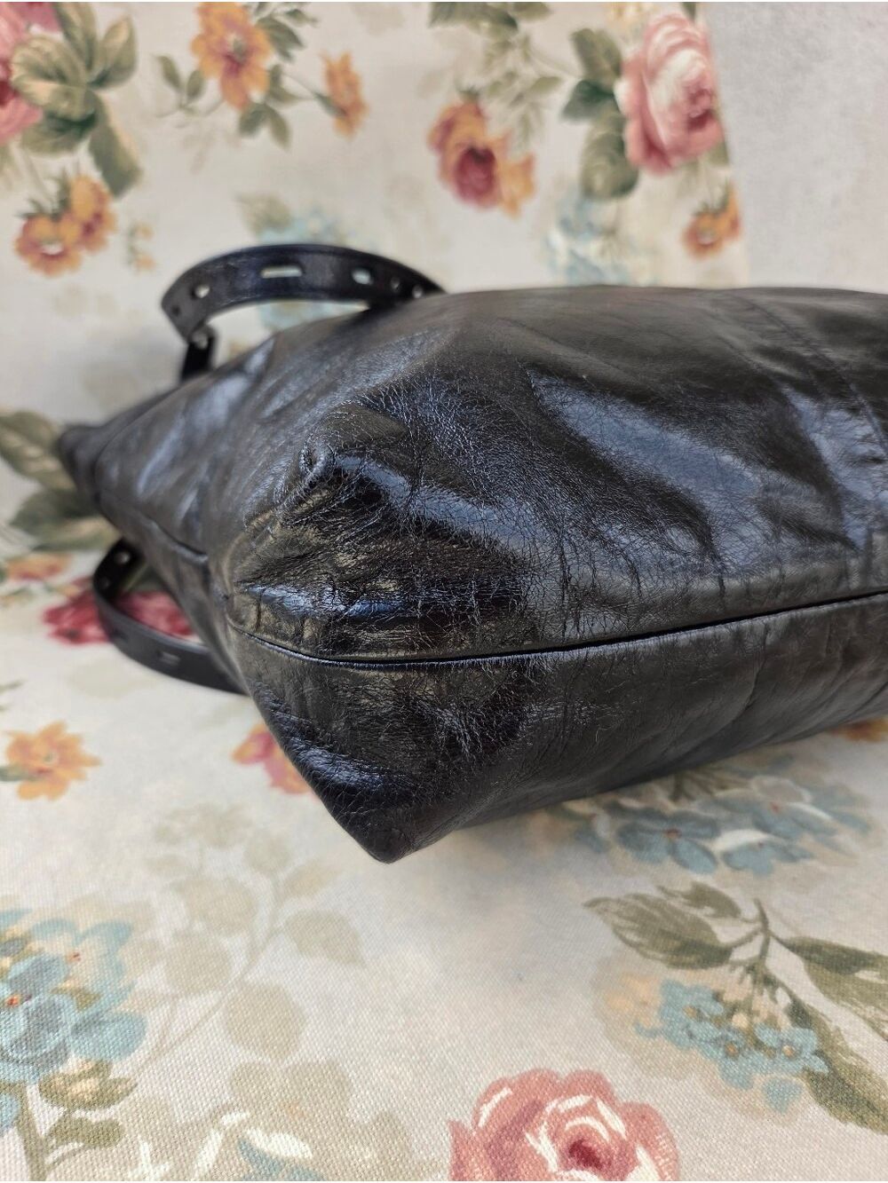 HOBO Black Polished Leather Shoulder Tote Bag with Brass Hardware - Picture 13 of 16